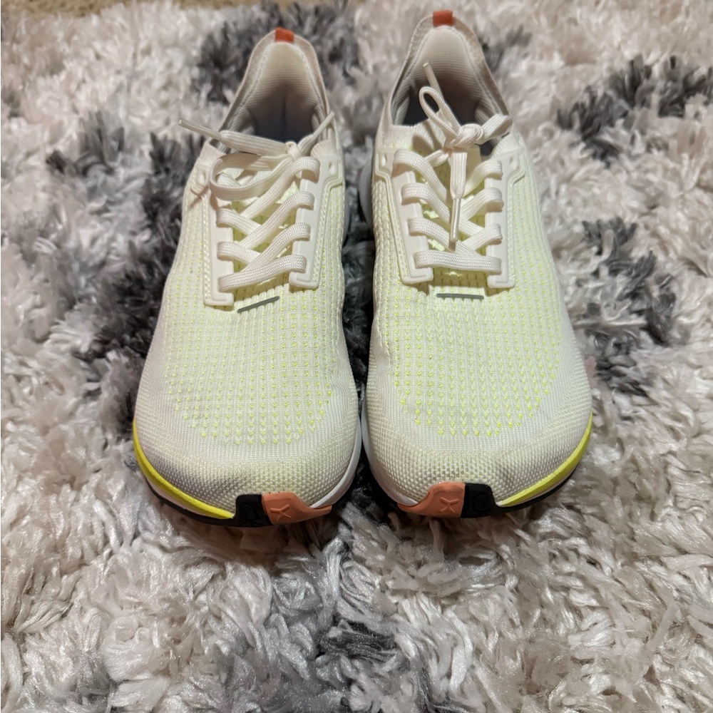 Women’s Flux size 7.5